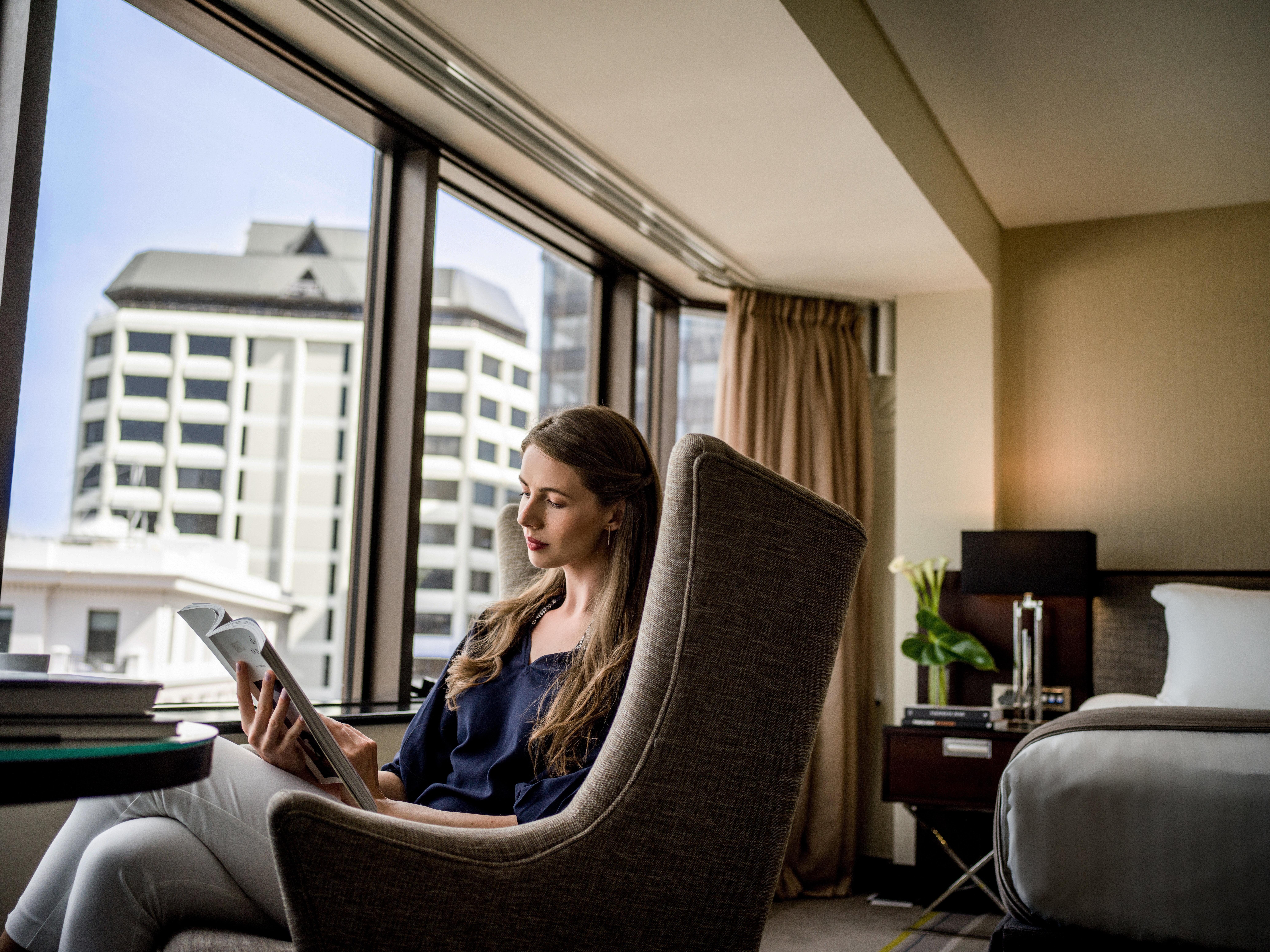 Intercontinental Wellington By Ihg Ξενοδοχείο Εξωτερικό φωτογραφία A guest using a tablet in a room at the hotel