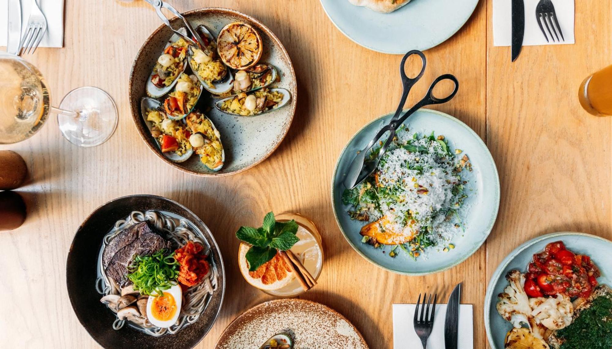 Intercontinental Wellington By Ihg Ξενοδοχείο Εξωτερικό φωτογραφία Dishes at the restaurant