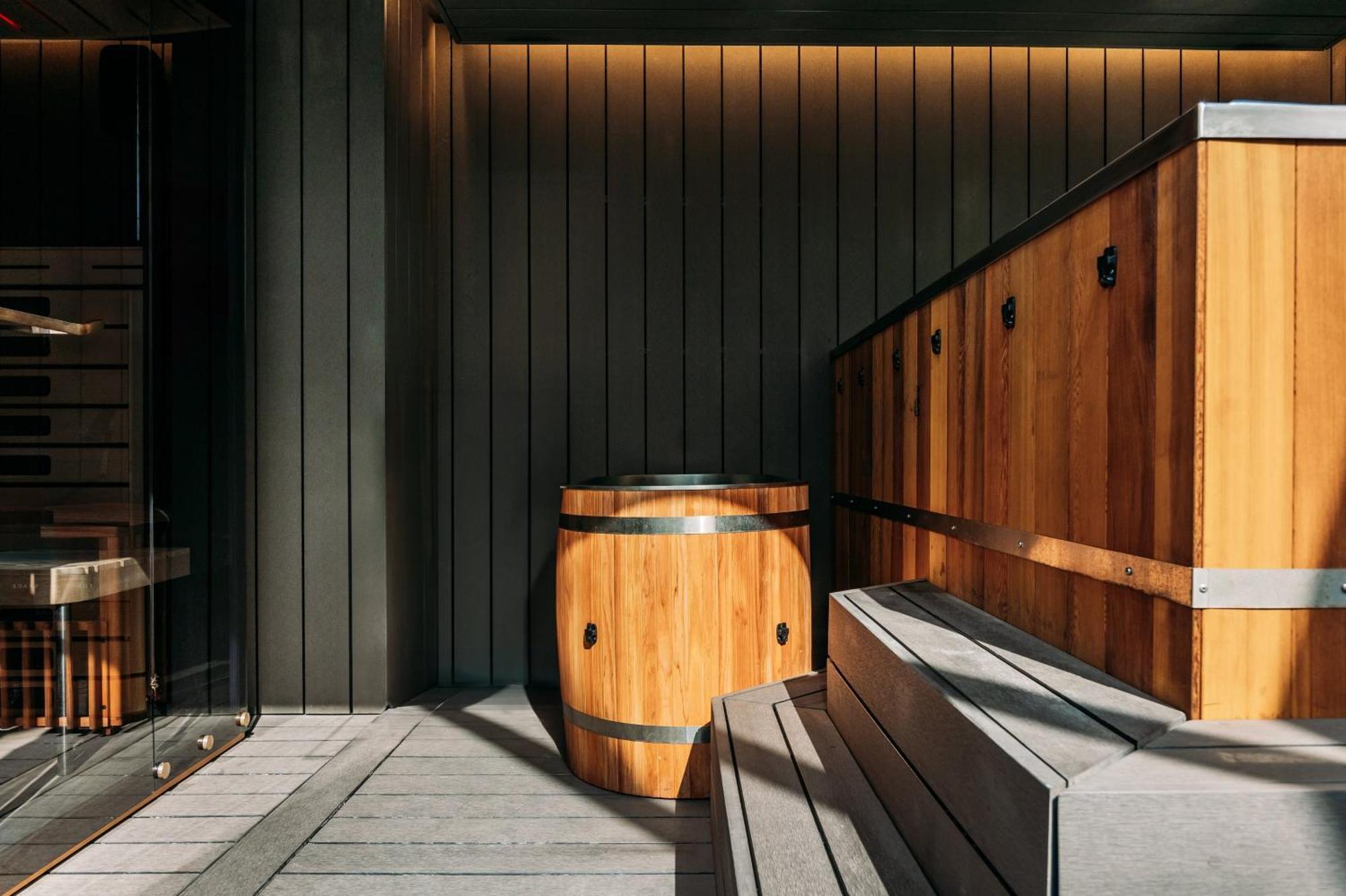 Intercontinental Wellington By Ihg Ξενοδοχείο Εξωτερικό φωτογραφία The interior of the barrel cellar at the distillery